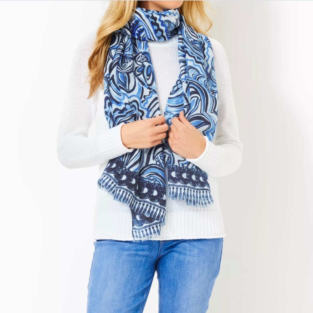 $42 Lilly Pulitzer Printed Scarf. Color: Resort White Give It A Whirl - NEW